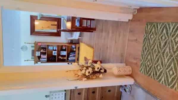 1-Bedroom Flat Near Cotswolds - Private Parking - Quiet Location