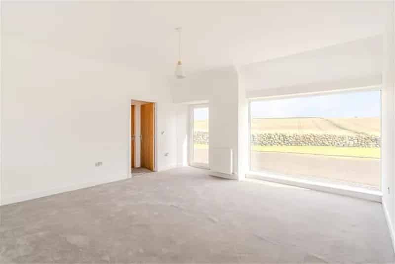 4 Bed Bungalow - Detached with 2 Reception Rooms