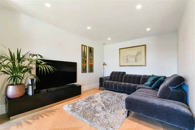4 Bedroom Detached House Banstead