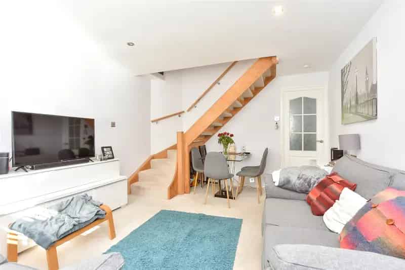 2 Bedroom End Terrace House for Sale