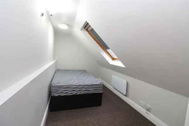 Flat to rent in Colum Road, Cathays CF10