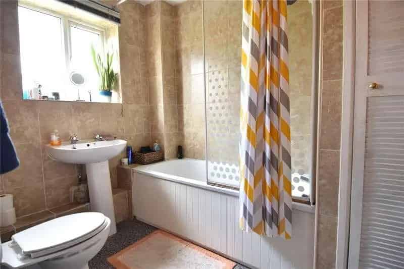 3 Bed House for Sale Family Home Garage Parking