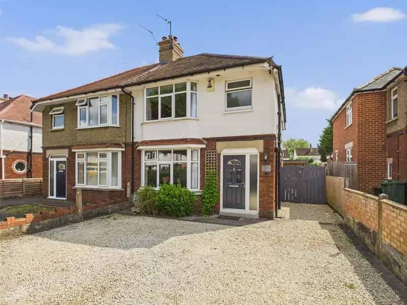 3 bedroom semi-detached house for sale