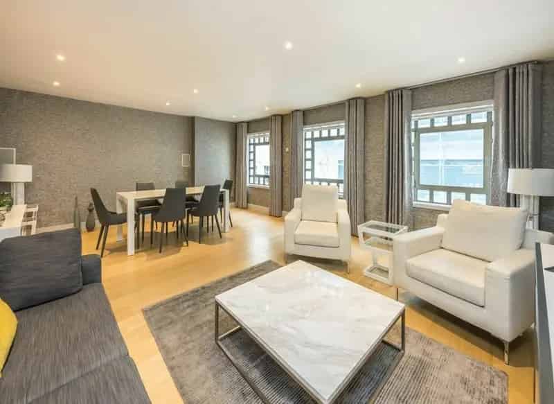 Luxury Two Double Bedroom Apartment in St James London
