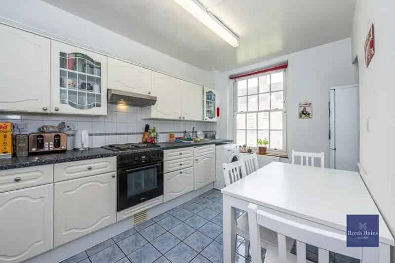 2 Bedroom Flat for Sale near Imperial War Museum London SE11