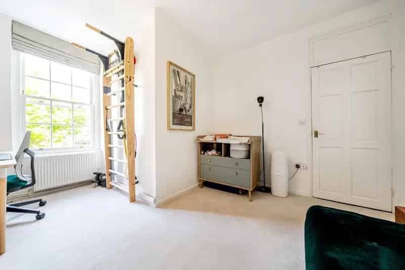 Spacious 2-Bed Flat in Grade II Listed Bourne Estate