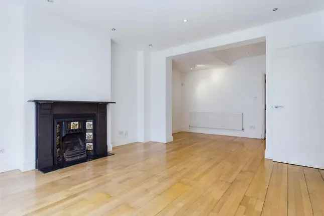 3 Double Bedroom Apartment with 80ft Garden London NW6