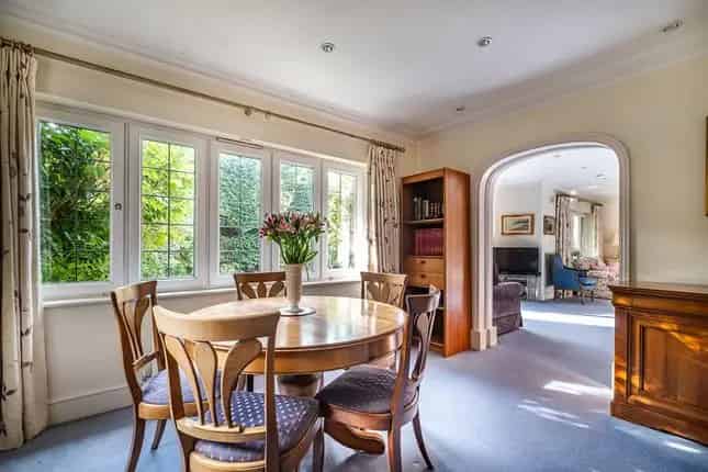 Detached House for Sale in Kingston Upon Thames