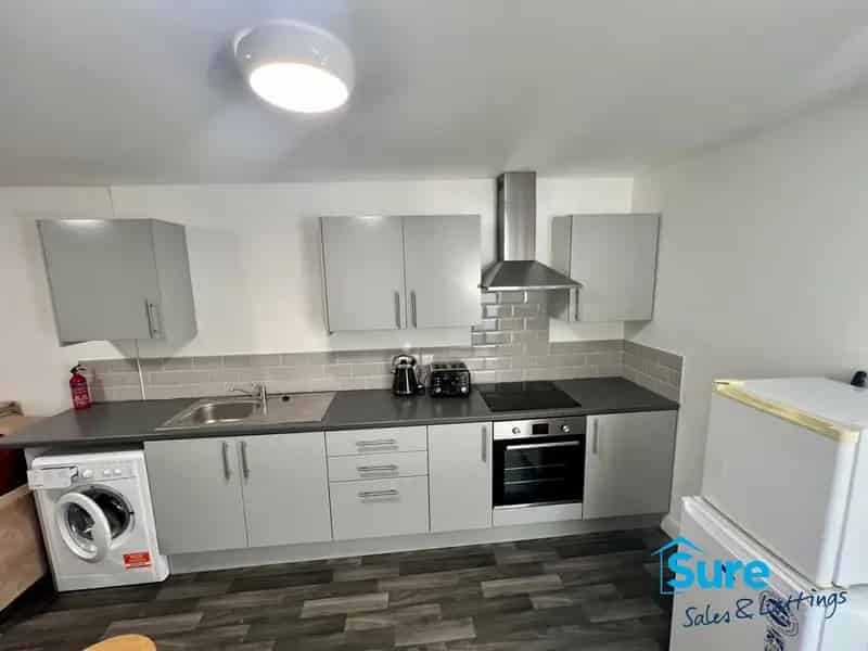 5 Bedroom Semi-Detached Bungalow to Rent