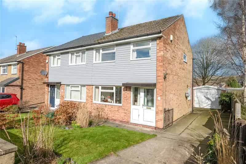 Three Bedroom House Perfect First Home Potential Extension