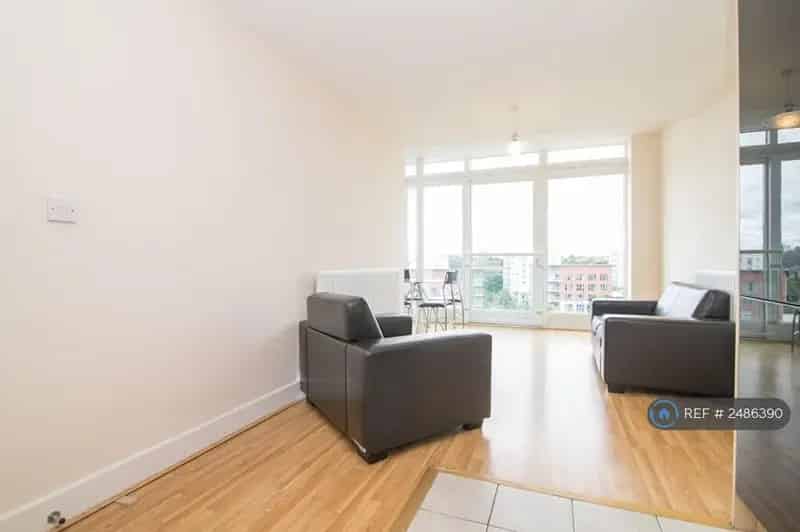 1 Bedroom Flat Breathtaking City & Park Views Allocated Parking