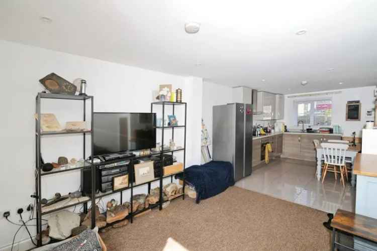 3 Bedroom House Near Shops and Schools