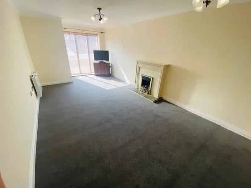 2 Bedroom Flat for Sale Near Wylde Green Station
