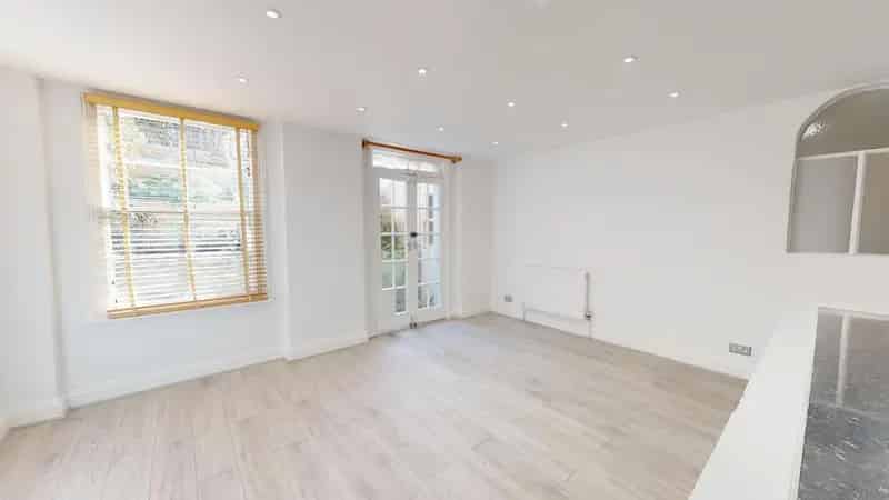 3 Bedroom Flat to Rent in Brighton