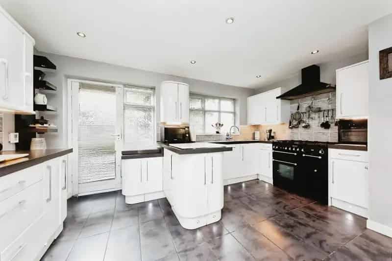 Four Bedroom Family Home with Double Garage and Gardens