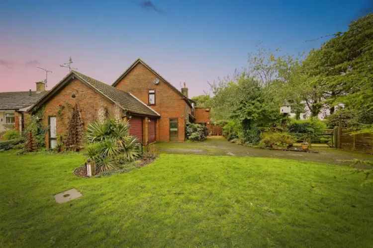 4 Bedroom Family Home with Double Garage and Large Garden