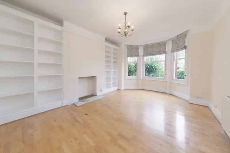 4 Bedroom Flat for Sale in Desirable South Block