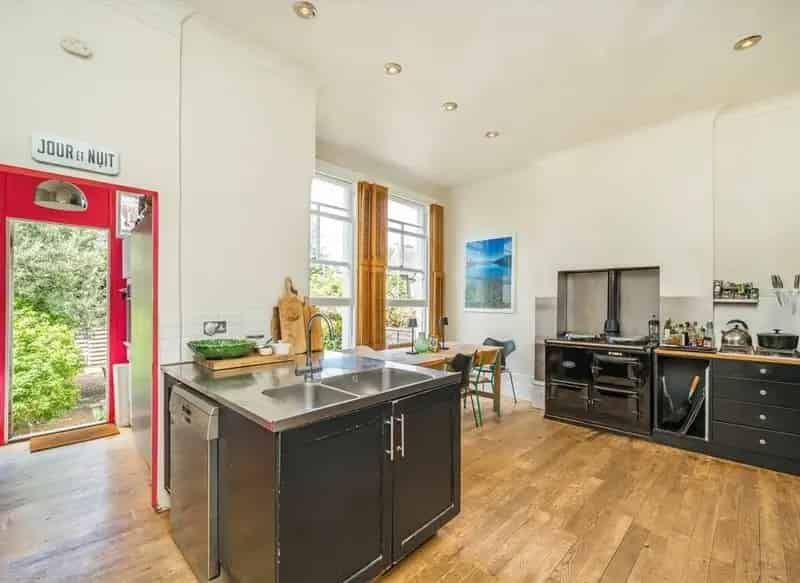 Four Bedroom Victorian House with Self Contained Flat East Putney