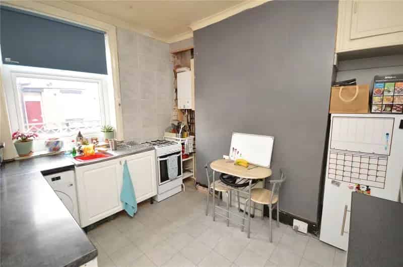 Spacious 3-Bed Terrace House Near Leeds City Centre