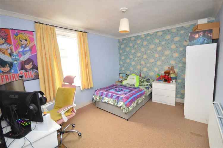 House For Sale in Leeds, England