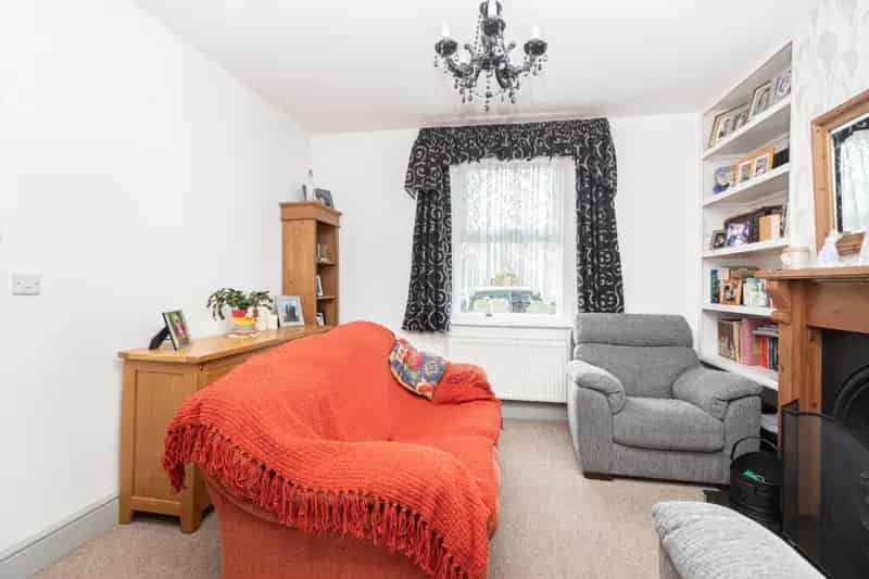 3 Bedroom Semi Detached House for Sale Winton