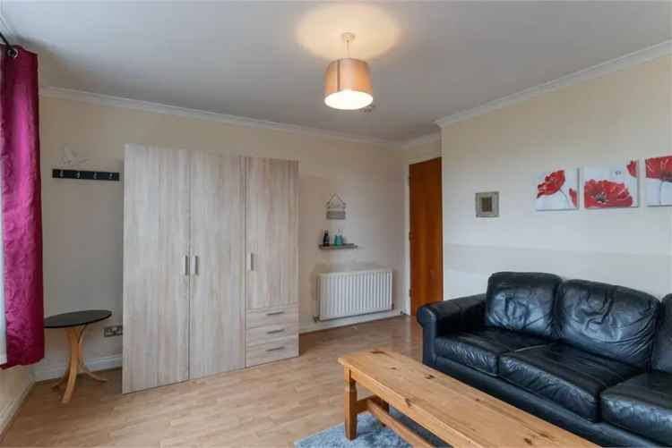 2 Bed Flat - First Floor with 1 Reception Room