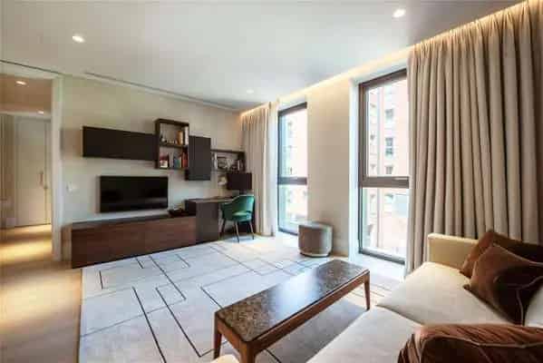 Luxury 3rd Floor Apartment in Holland Park Villas