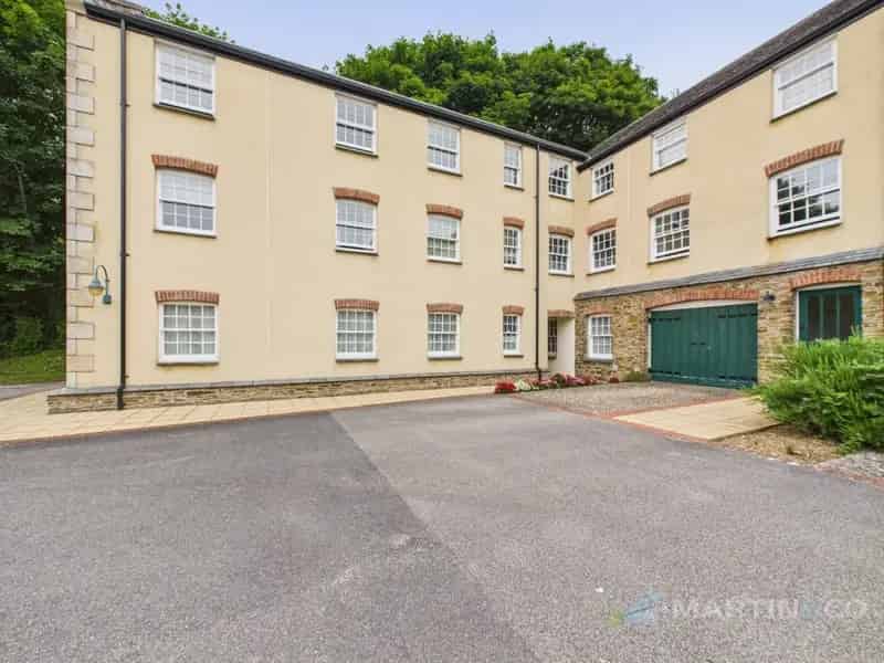 2 Bedroom Flat For Sale Chain Free Near City Centre