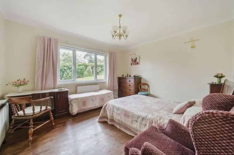 3 Bed Detached Bungalow with 5 Acres and Equestrian Potential