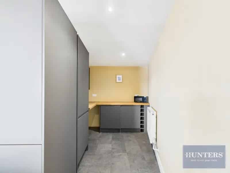 2 Bedroom Luxurious Apartment Near Gloucester Quays