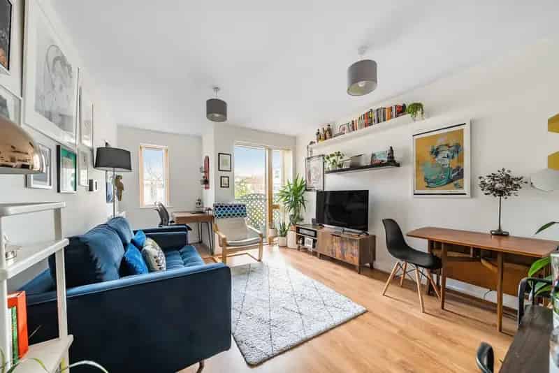 Flat For Sale , Northchurch Road, London, England