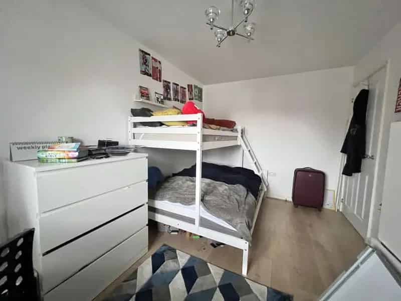 3 Bedroom Semi-Detached House to Rent