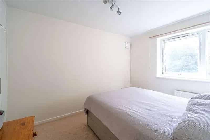 3 bed flat for sale