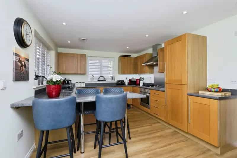 Four Bedroom Family Home with 24ft Living Room and Double Garage