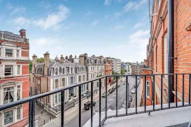 Flat for sale in Palace Gate, London W8