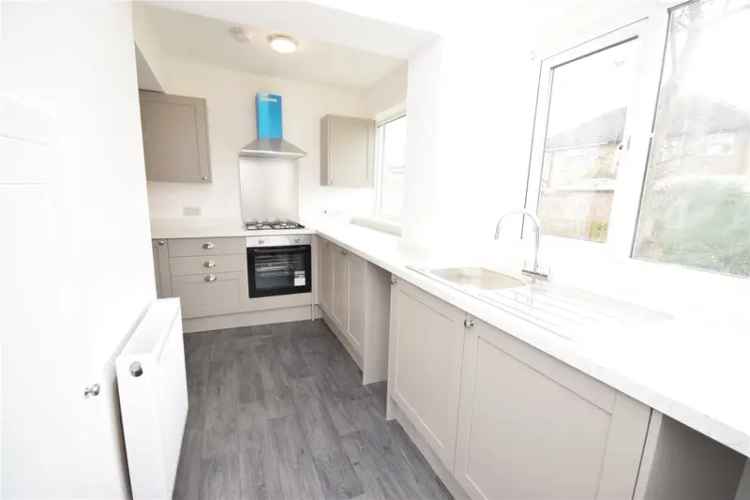 House For Rent in 54, Moorland Road, Leeds, England