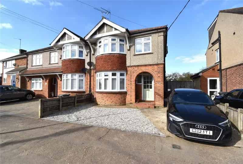 3 Bedroom Semi Detached House To Rent