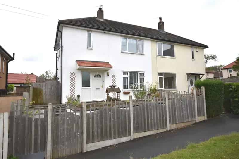 Extended Semi Detached Property Modern Kitchen Three Bedrooms Garden Room