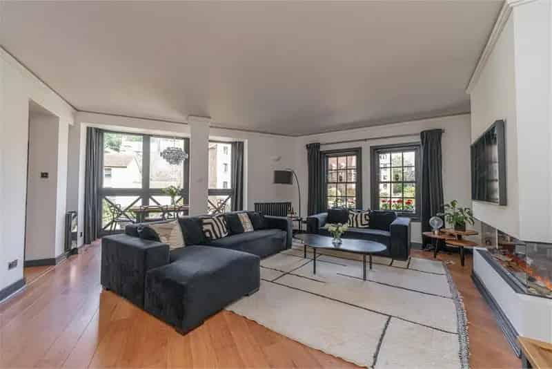 2 Bed Flat Dean Village Ground Floor Parking Modern Spacious