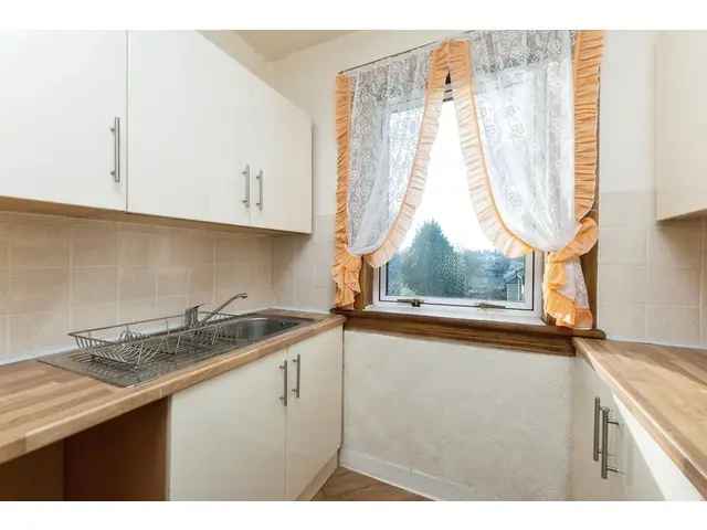 3 Bedroom Flat for Sale - Family Home