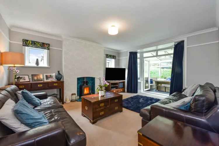 5 Bedroom House For Sale in Compton
