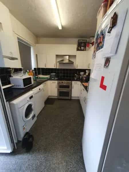 3 Bed House 2 Double Rooms 1 Single Room Driveway