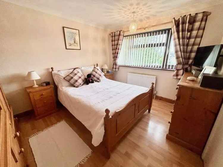 3 Bed End-Terraced House For Sale
