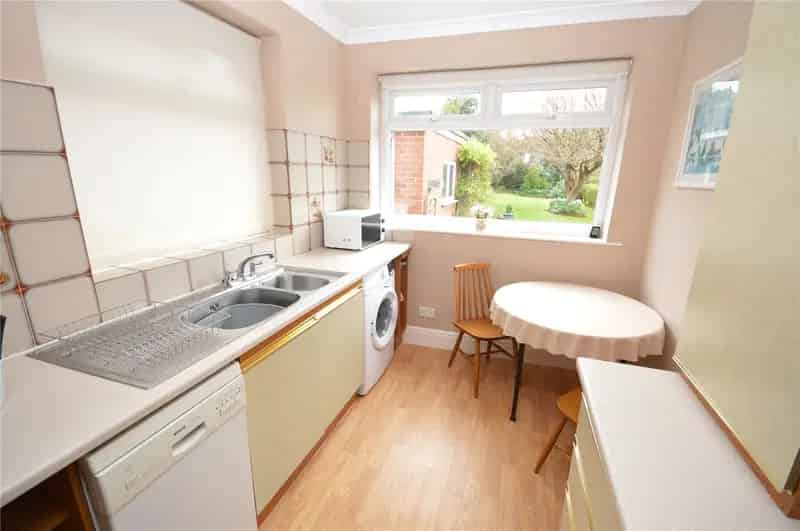 3 Bed Extended Semi Detached House Large South Facing Garden Chain Free