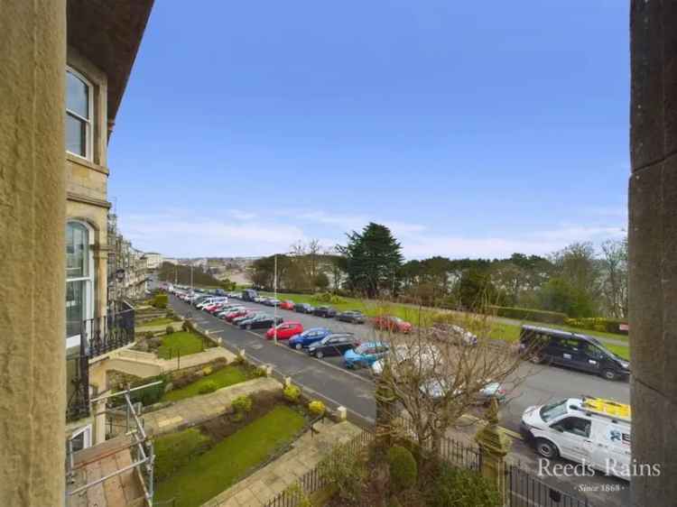 Scarborough Esplanade Studio Apartment with Sea Views and Garage