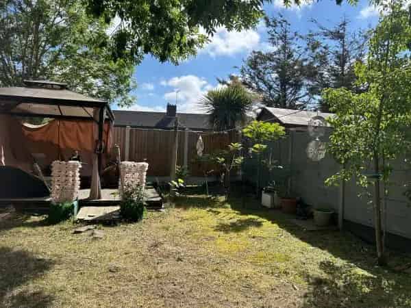 Large 1 Bed Ground Floor Flat Near Amenities