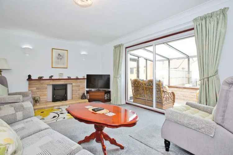 3 Bed Detached House with Garage and Conservatory