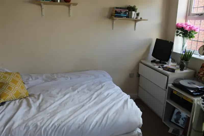 Four Bedroom Furnished House Near Southampton City Centre