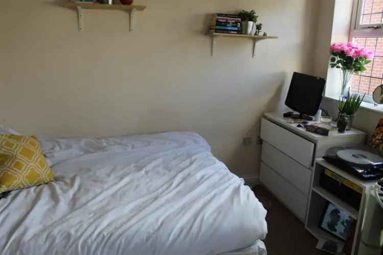 Four Bedroom Furnished House Near Southampton City Centre