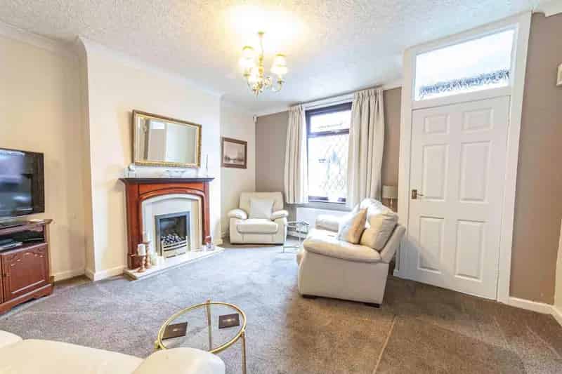3 Bed Detached House 2000 sq ft Freehold